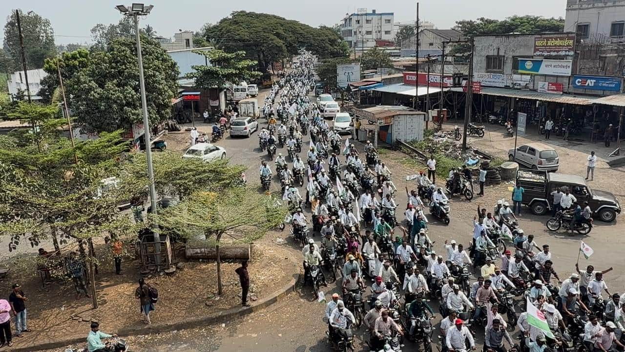 Raju Shetti: '4500 पहिली उचल जाहीर केल्याशिवाय कारखाने सुरू करू देणार नाही..' स्वाभिमानीची राजू शेट्टींच्या नेतृत्वात कोल्हापूर जिल्ह्यात विराट मोटरसायकल रॅली