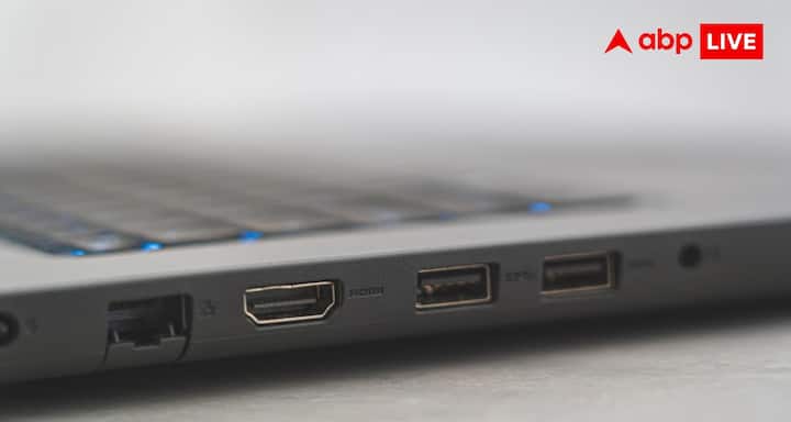 USB-C पोर्ट से डेटा ट्रांसफर से लेकर चार्जिंग और ऑडियो-वीडियो कनेक्शन जैसे कई काम किए जा सकते हैं. यह Thunderbolt, DisplayPort और HDMI जैसी टेक्नोलॉजी को भी सपोर्ट कर सकता है. इसलिए इसकी क्षमता बताने के लिए रंगों की जगह SS, Thunderbolt और बिजली के निशान जैसे लोगो इस्तेमाल किए जाते हैं, हालांकि कुछ कंपनियां पोर्ट पर कोई निशान भी नहीं देती हैं.. ऐसे में सही जानकारी के लिए डिवाइस का मैनुअल या उसकी प्रोडक्ट लिस्टिंग देखना बेहतर है.