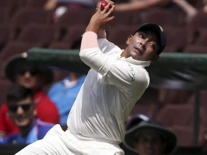 Brisbane Test: Out-Of-Form Prithvi Shaw Gets Roasted By Netizens After His Outlandish Throw Hits Rohit Sharma Instead Of Stumps Brisbane Test: Out-Of-Form Prithvi Shaw Gets Roasted By Netizens After His Outlandish Throw Hits Rohit Sharma