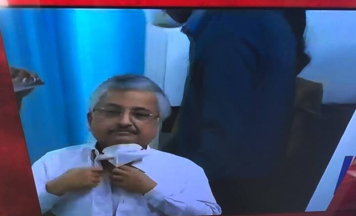 AIIMS Delhi Director Dr Randeep Guleria took the second shot of vaccine in the presence of Union Health Minister
