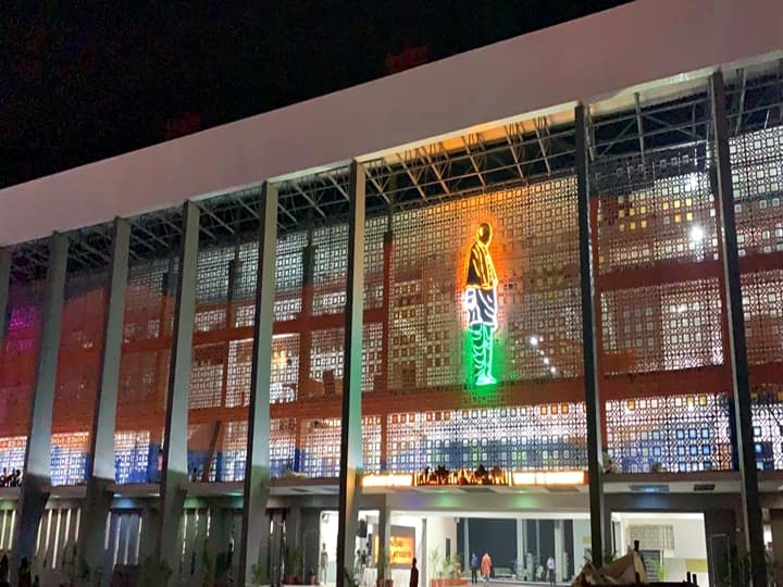 A wide view of the entrance of Kevadiya Railway Station where the tri-colour illustration of Sardar Vallabhbhai Patel can be seen. (Photo: Twitter/@narendramodi)