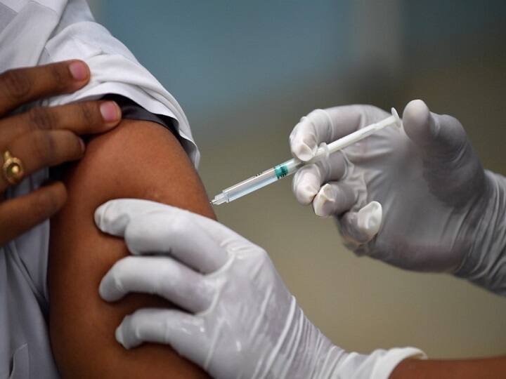 4 Hospital Employees Arrested Over 'Unauthorised' COVID-19 Vaccination In NCR Greater Noida 4 Hospital Employees Arrested In UP Over 'Unauthorised' COVID-19 Vaccination Drive