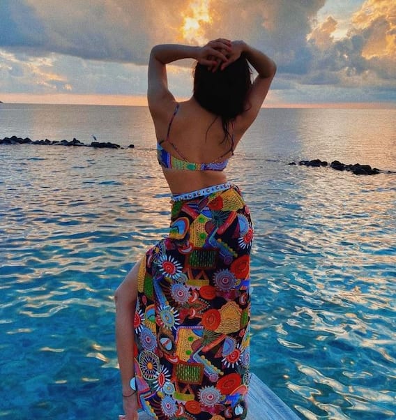 Photos Sara Ali Khan Clearly Enjoys The Beach Looks Alluringly Gorgeous