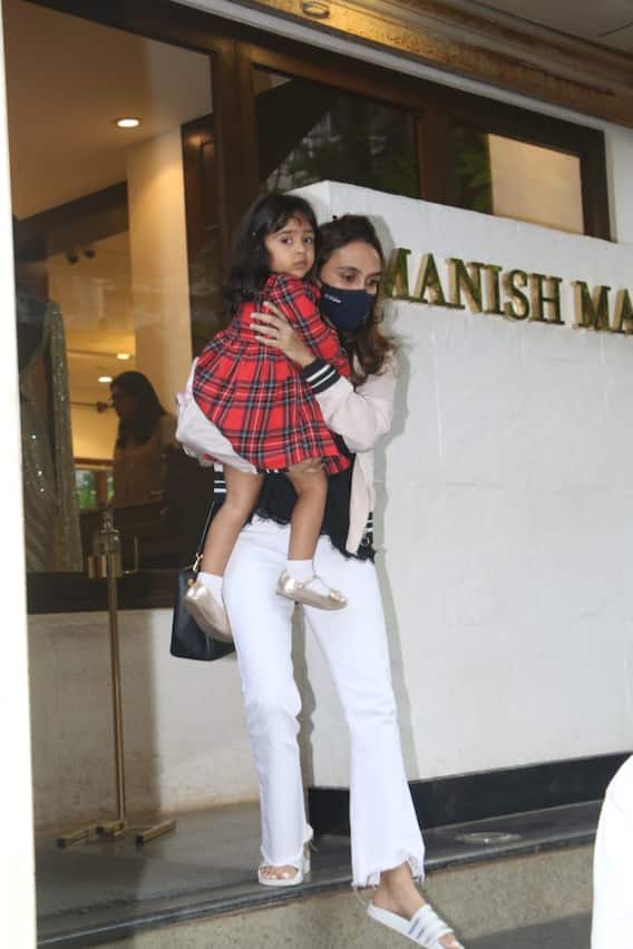 Ahead Of Varun Natasha S Wedding Dhawan Family Spotted At Manish Malhotra Store In Mumbai To verify, just follow the link in the message. wedding dhawan family spotted