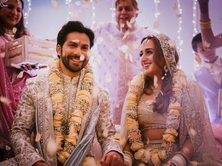 Varun Dhawan Natasha Dalal Marriage Anushka Sharma, Shraddha Kapoor Celebs Pour Wishes Newlyweds coupleVarun Dhawan Natasha Dalal Marriage Anushka Sharma, Shraddha Kapoor Celebs Pour Wishes Newlyweds couple Varun Dhawan-Natasha Dalal Wedding: Anushka Sharma, Shraddha Kapoor And Other Celebs Pour In Wishes For The Newlyweds