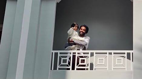 Mohammed Siraj was seen spending time with his niece on his return back home in Hyderabad. Previously, we also saw images of Siraj paying his tributes to his father at his gave. Siraj lost his father in November while he was busy playing for the country. Currently, Siraj is in Hyderabad and is receiving a lot of praise from local politicians, administrators and ordinary people from his home state Telangana.