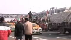 Kisan Tractor March: Farmers vandalise DTC buses at Ghazipur border