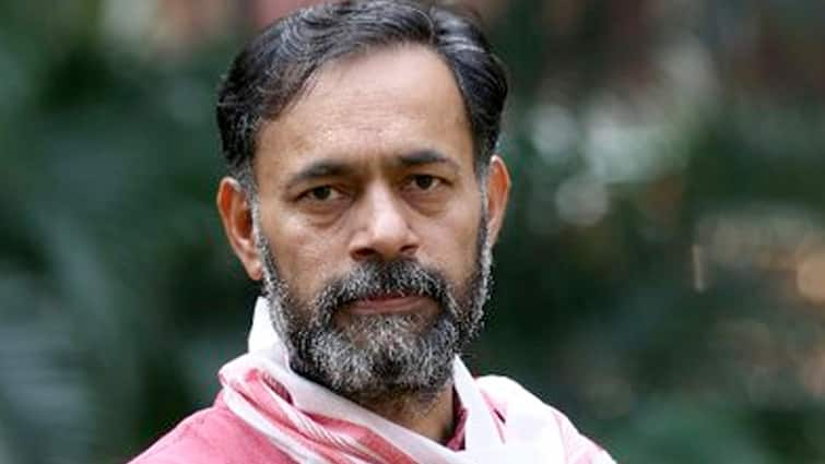 Samyukt Kisan Morcha Suspends Yogendra Yadav For Visiting Deceased BJP Worker's House In Lakhmipur Violence rts Samyukt Kisan Morcha Suspends Yogendra Yadav For Visiting Deceased BJP Worker's House In Lakhmipur Violence