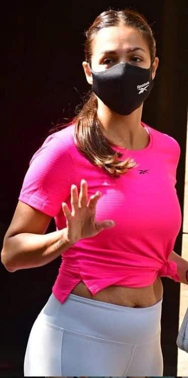 Malaika Arora amped up her gym look with a knotted hot pink tee